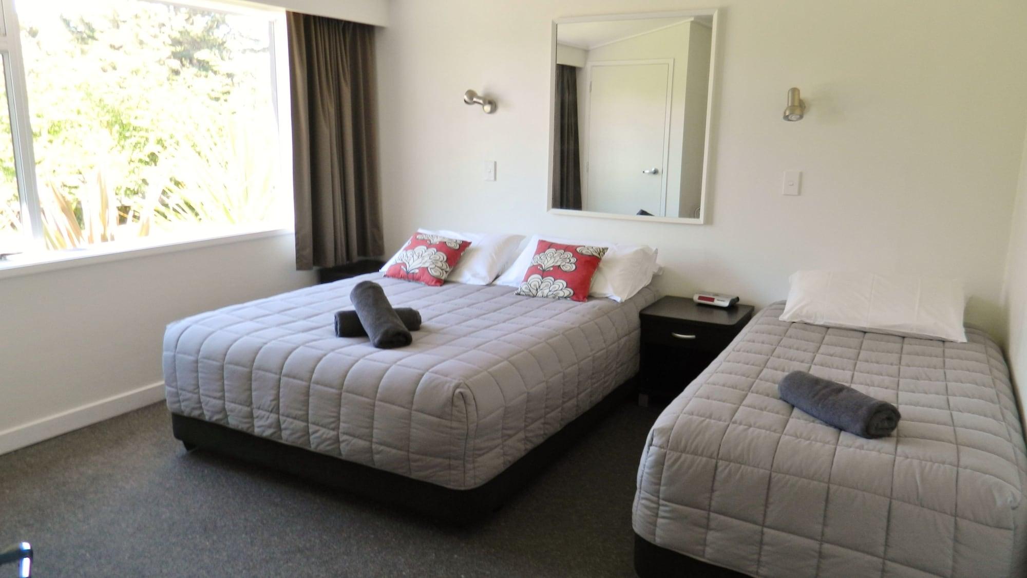 Taupo Debretts Spa Resort Экстерьер фото A typical motel room in New Zealand