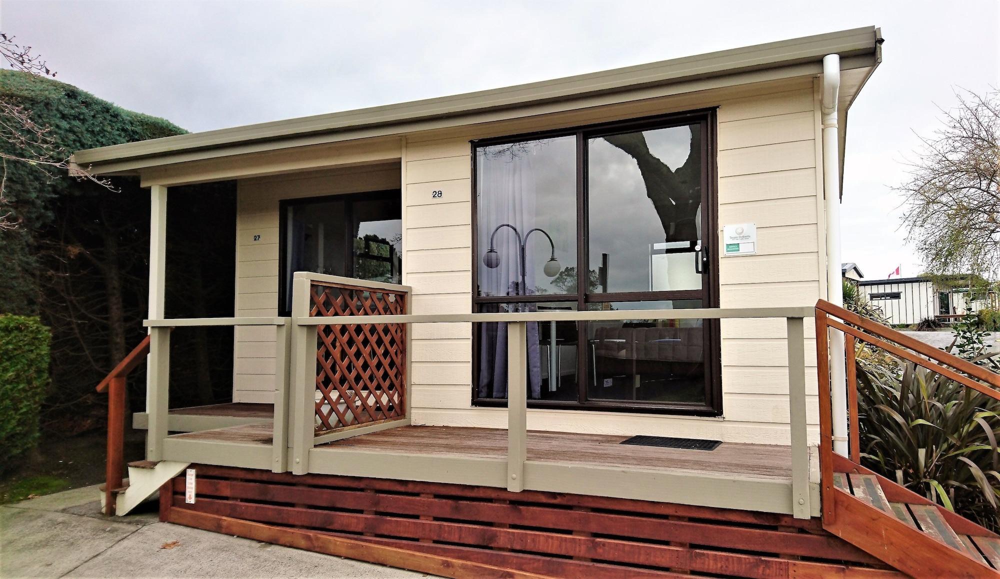 Taupo Debretts Spa Resort Экстерьер фото A bach in Wellington, New Zealand